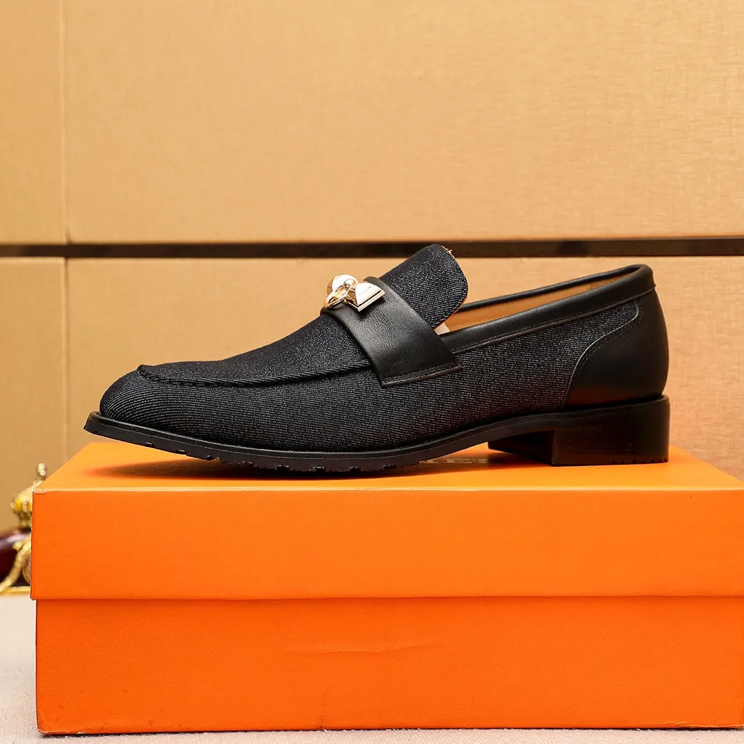 Men's shoes 💰442💐 Product trademark: HERMES "Hermès" casual leather shoes Regular size: 38-44 (45.46.47🉑️customized) Product materials: Selected imported fabric upper + classic hardware buckle, imported water-dyed 🐂 cowhide lining. Strong three-dimensional visual effect, combined outsole Color: 3⃣️colors available
